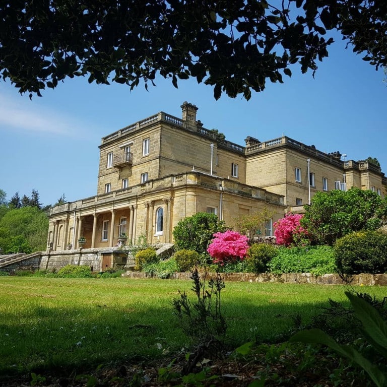 a picture of the main house at Salomons estate