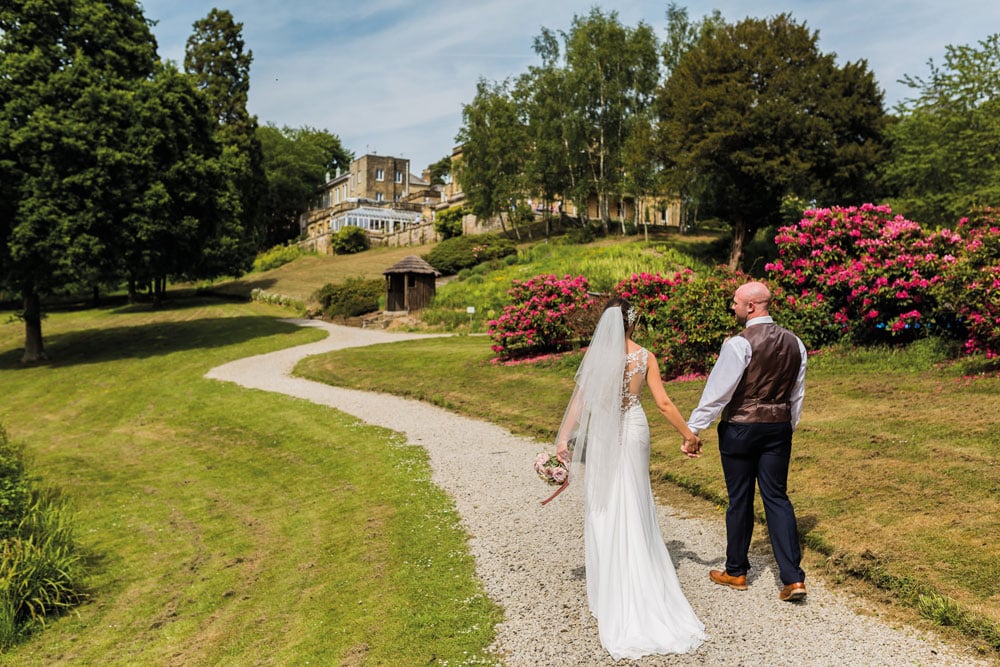 Couple walking up a path to salomons estate