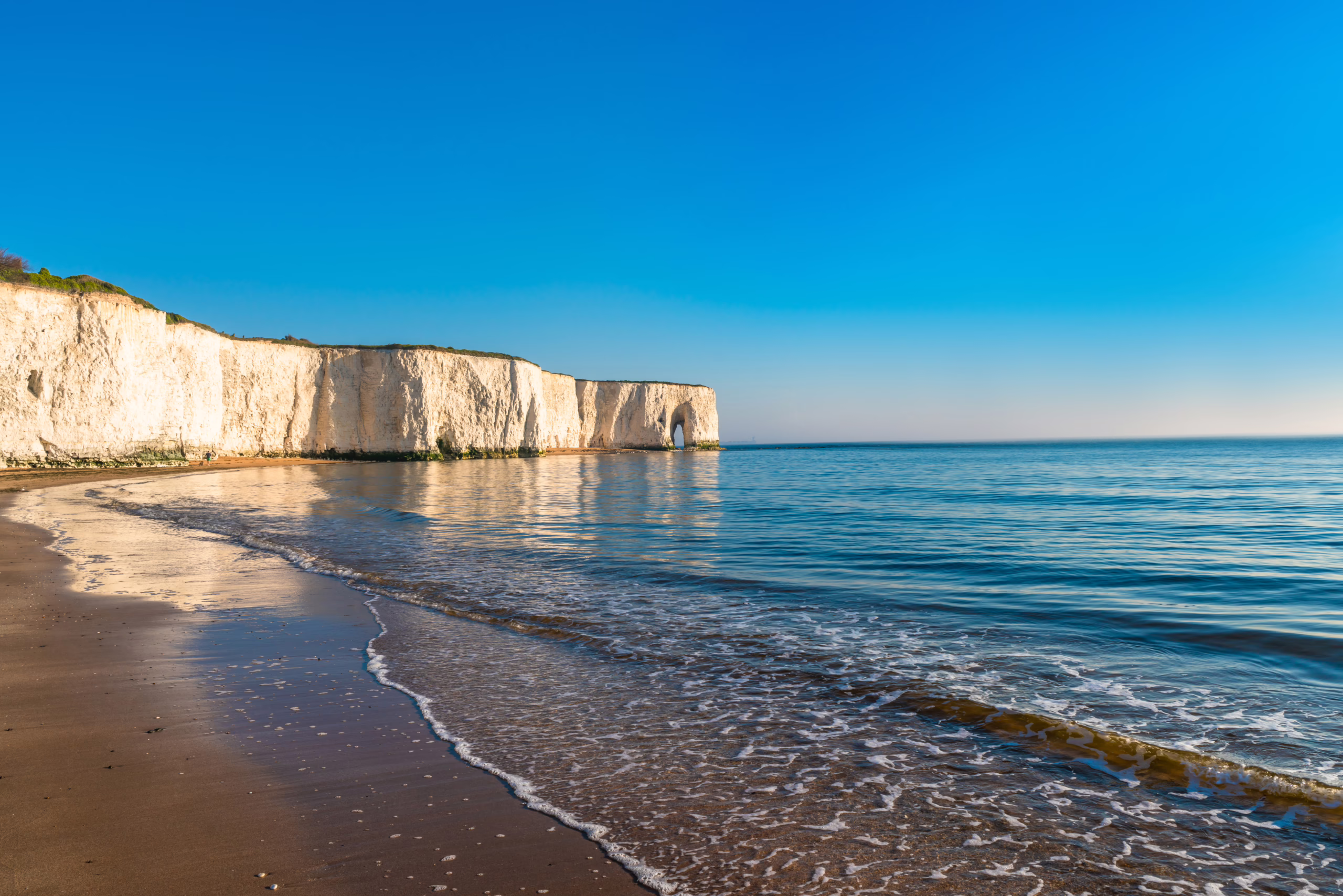 View,Of,White,Chalk,Cliffs,And,Beach,In,Kingsgate,Bay,